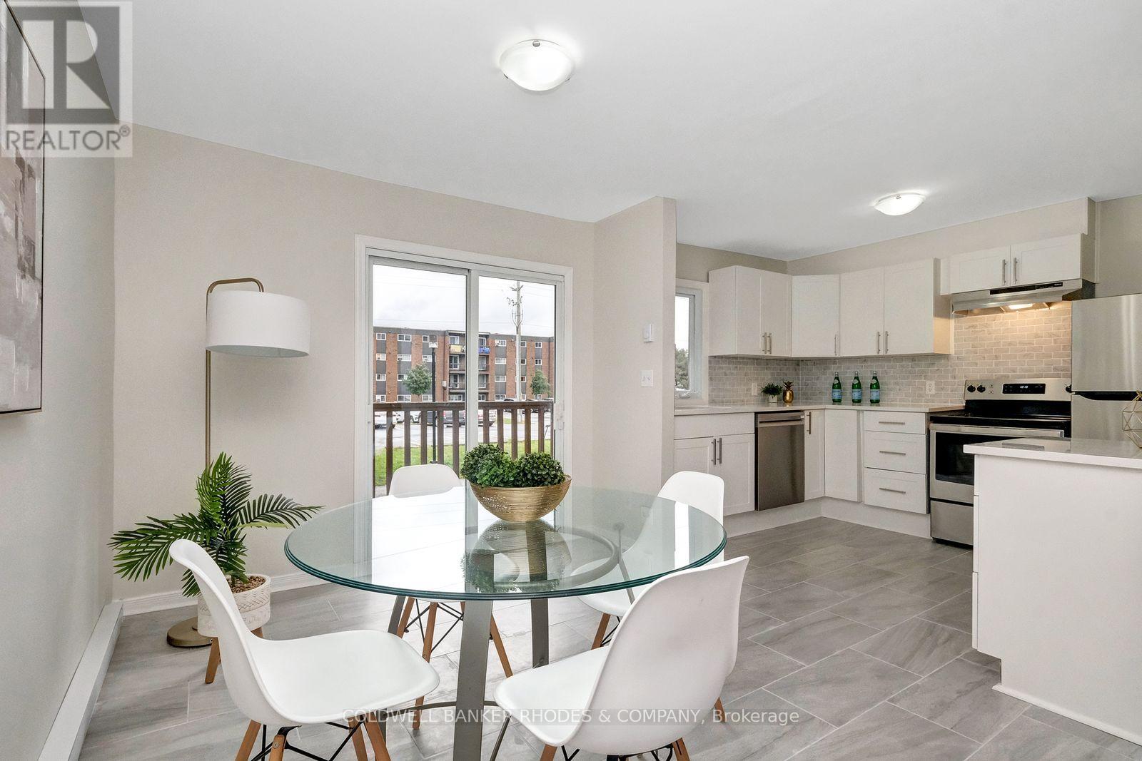 2098 Eric Crescent, Ottawa, Ontario  K1B 4P4 - Photo 9 - X12861594