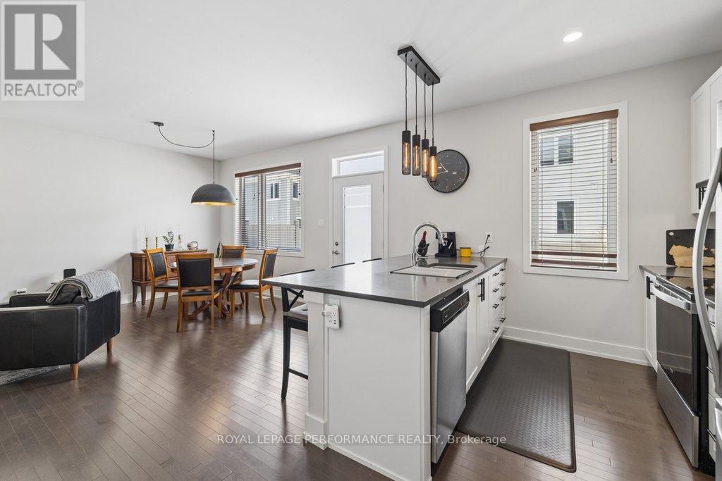 644 Crevier Walk, Ottawa, Ontario  K1W 0M7 - Photo 11 - X12861634