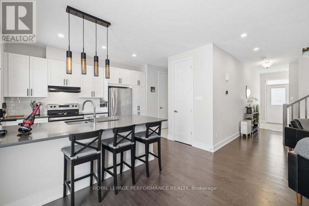 644 Crevier Walk, Ottawa, Ontario  K1W 0M7 - Photo 13 - X12861634