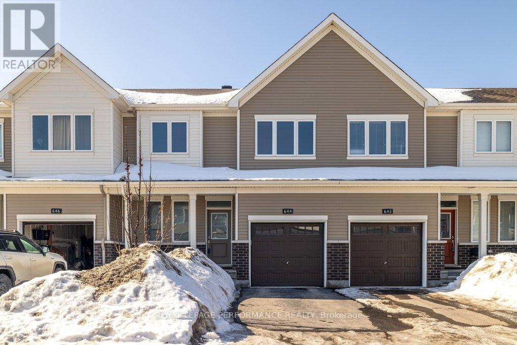 644 Crevier Walk, Ottawa, Ontario  K1W 0M7 - Photo 2 - X12861634
