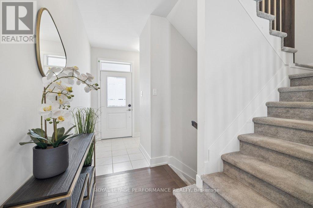 644 Crevier Walk, Ottawa, Ontario  K1W 0M7 - Photo 4 - X12861634
