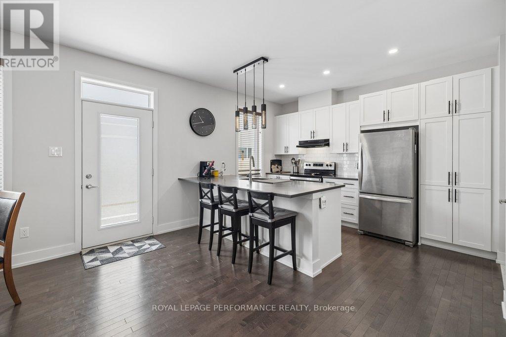 644 Crevier Walk, Ottawa, Ontario  K1W 0M7 - Photo 9 - X12861634