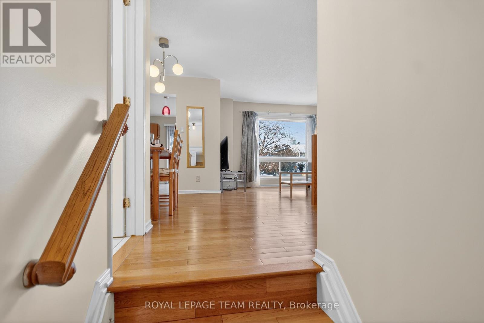 48 Jackman Terrace, Ottawa, Ontario  K2L 4E1 - Photo 4 - X12861652