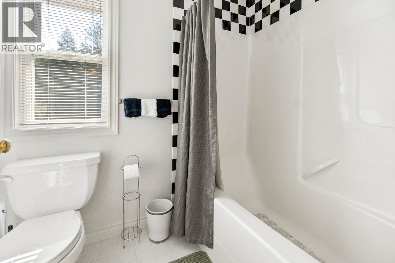 880 Waterloo Road, Castlegar, British Columbia  V1N 4K8 - Photo 46 - 10378544