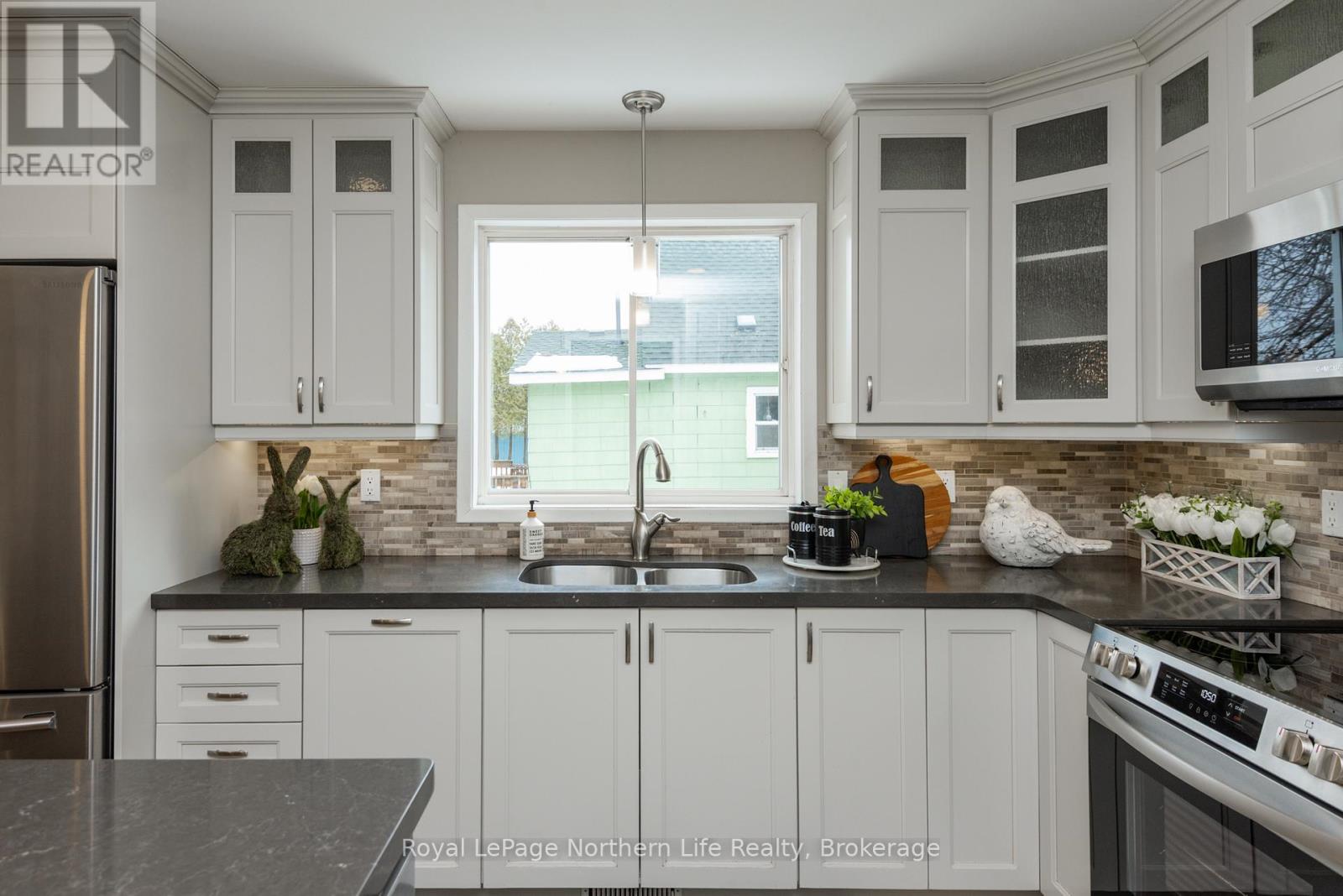 30 Gladstone Avenue, North Bay (Ferris), Ontario  P1A 2L3 - Photo 17 - X12861726