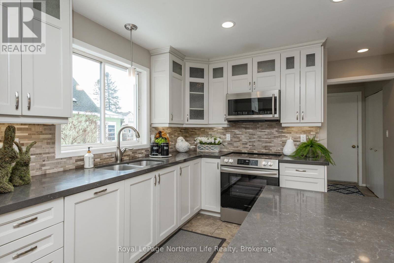 30 Gladstone Avenue, North Bay (Ferris), Ontario  P1A 2L3 - Photo 19 - X12861726