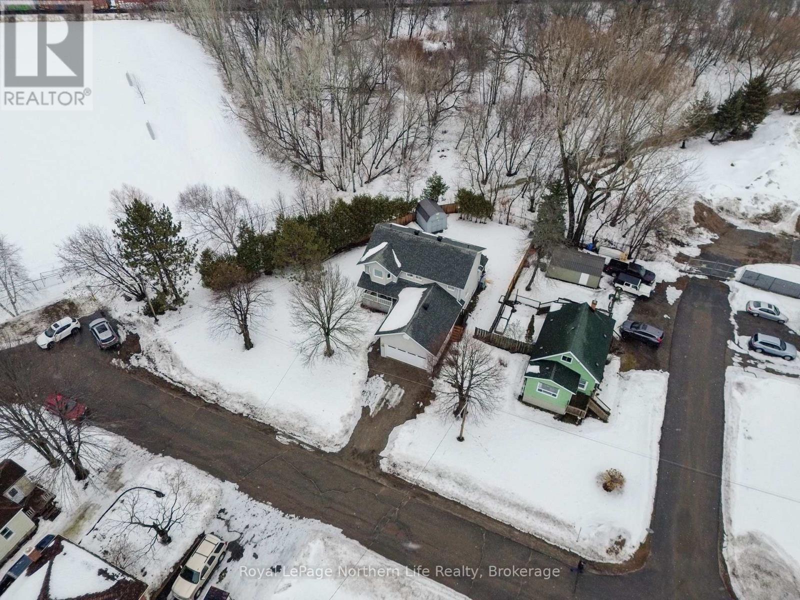 30 Gladstone Avenue, North Bay (Ferris), Ontario  P1A 2L3 - Photo 2 - X12861726