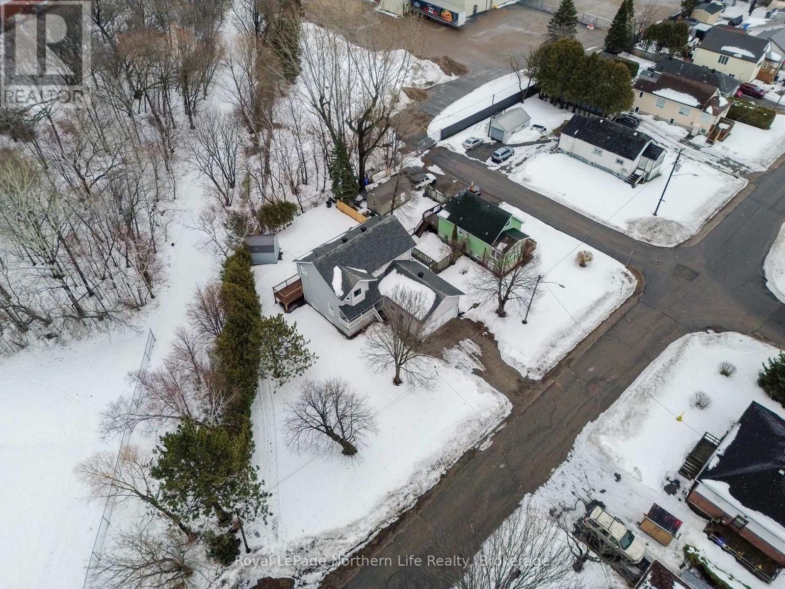 30 Gladstone Avenue, North Bay (Ferris), Ontario  P1A 2L3 - Photo 3 - X12861726
