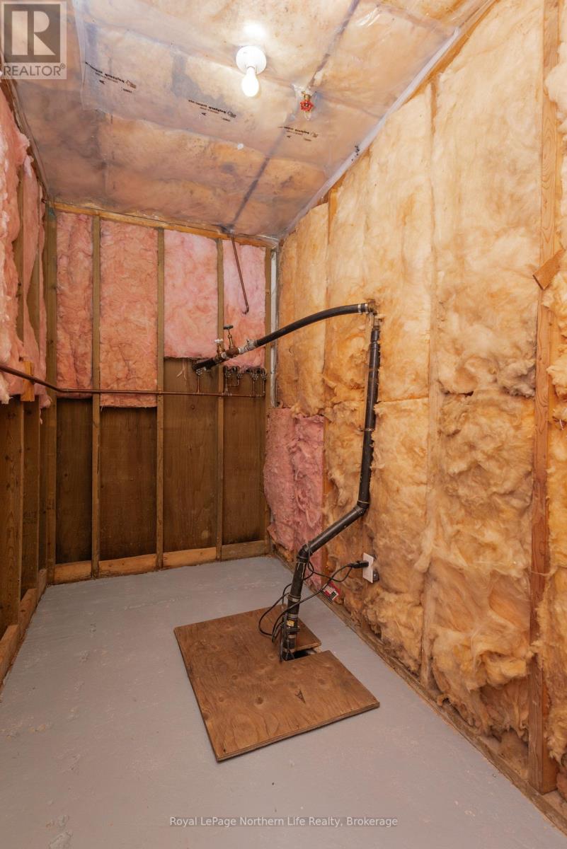 30 Gladstone Avenue, North Bay (Ferris), Ontario  P1A 2L3 - Photo 43 - X12861726