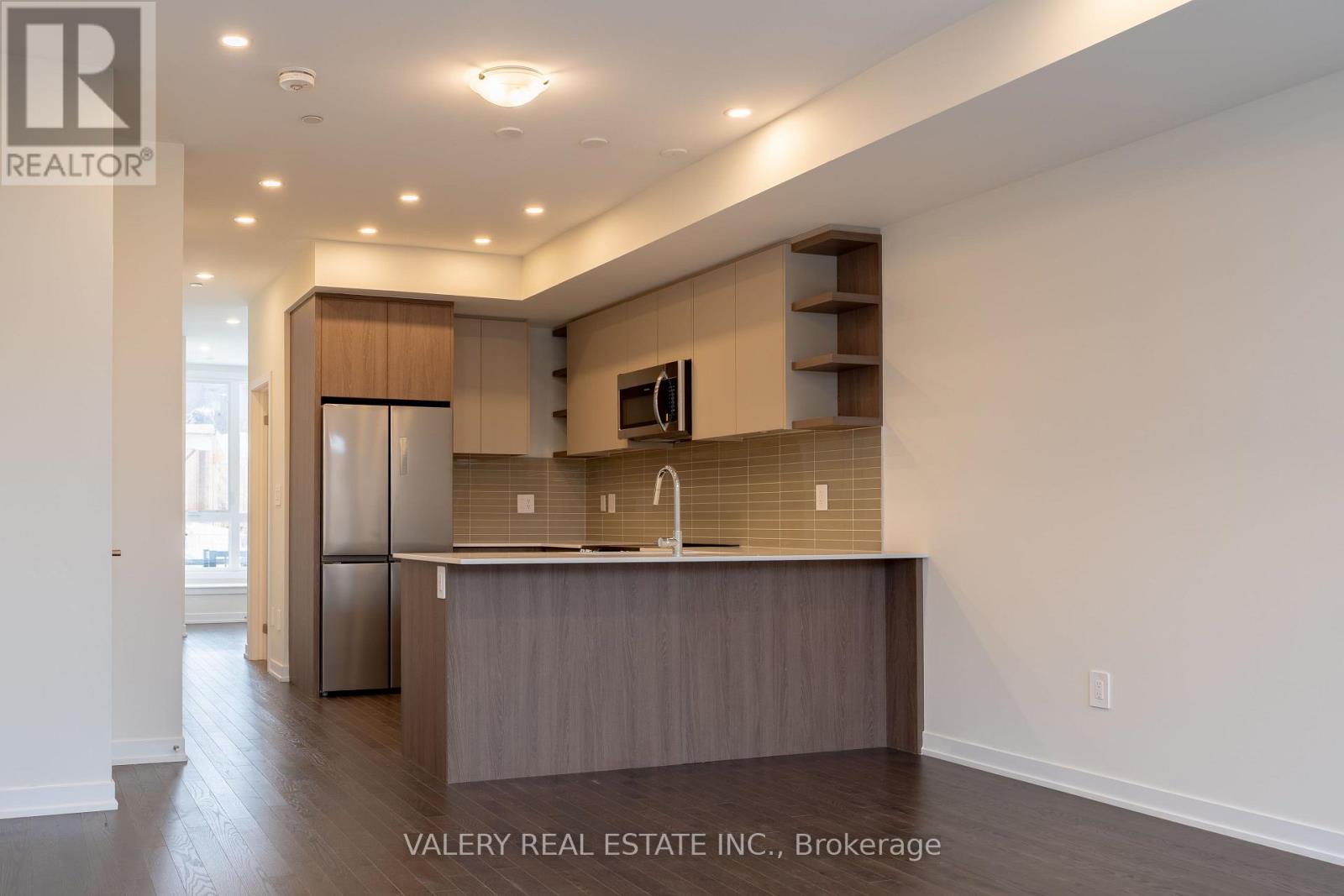 18 Grn Grdns Boulevard, Toronto, Ontario  M6A 0E7 - Photo 8 - C12816468