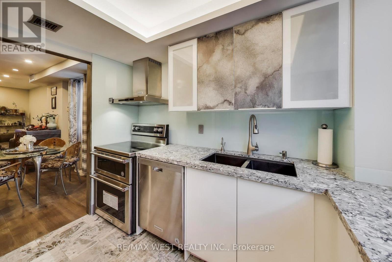 21 Dundonald Street, Toronto, Ontario  M4Y 1K3 - Photo 6 - C12861140