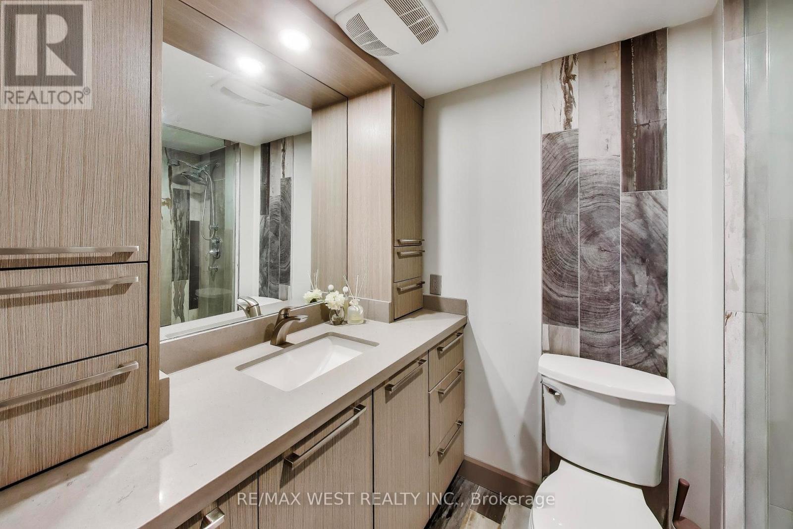 21 Dundonald Street, Toronto, Ontario  M4Y 1K3 - Photo 8 - C12861140