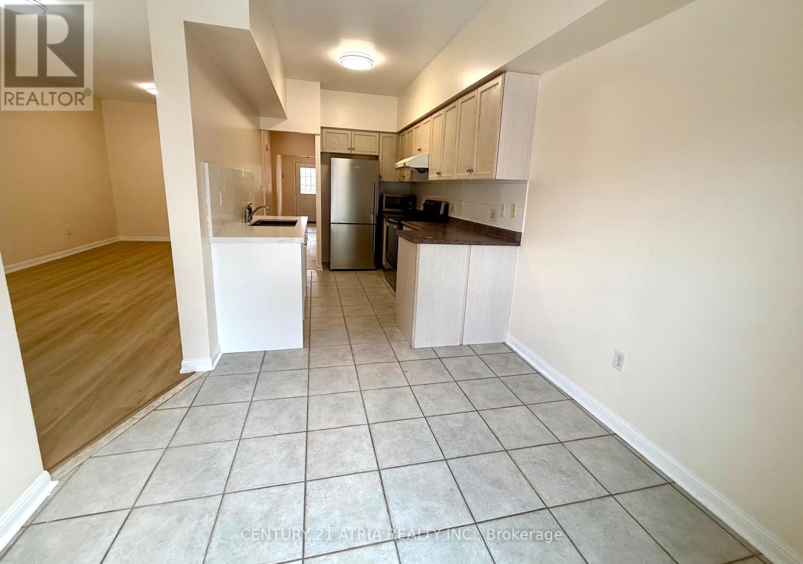 6 Zermatt Way, Markham, Ontario  L3R 5H9 - Photo 4 - N12861442