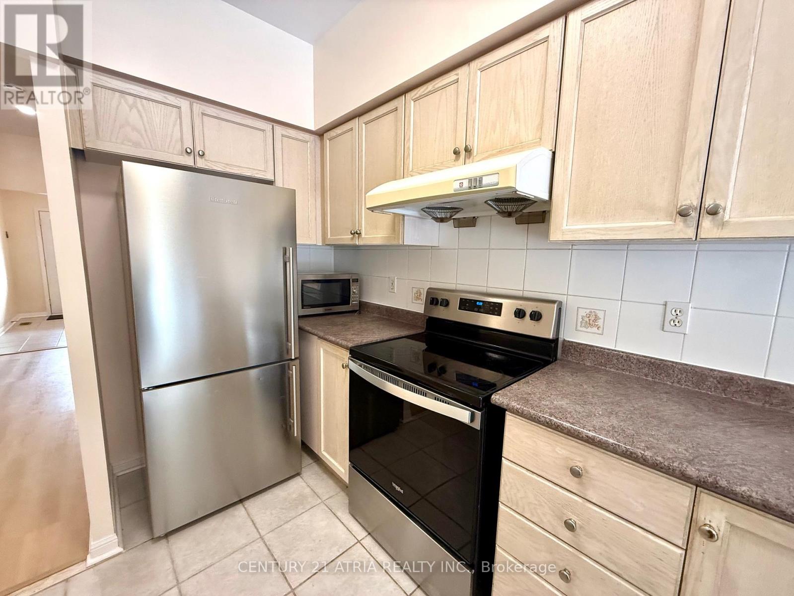 6 Zermatt Way, Markham, Ontario  L3R 5H9 - Photo 5 - N12861442