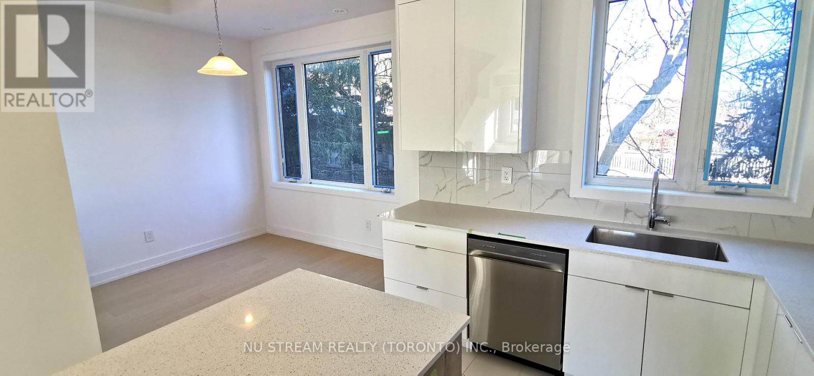 9 Carl Hill Lane, Richmond Hill, Ontario  L4C 5W8 - Photo 6 - N12861626