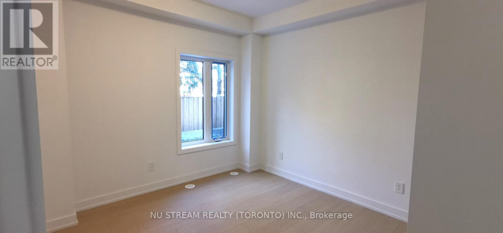 9 Carl Hill Lane, Richmond Hill, Ontario  L4C 5W8 - Photo 8 - N12861626