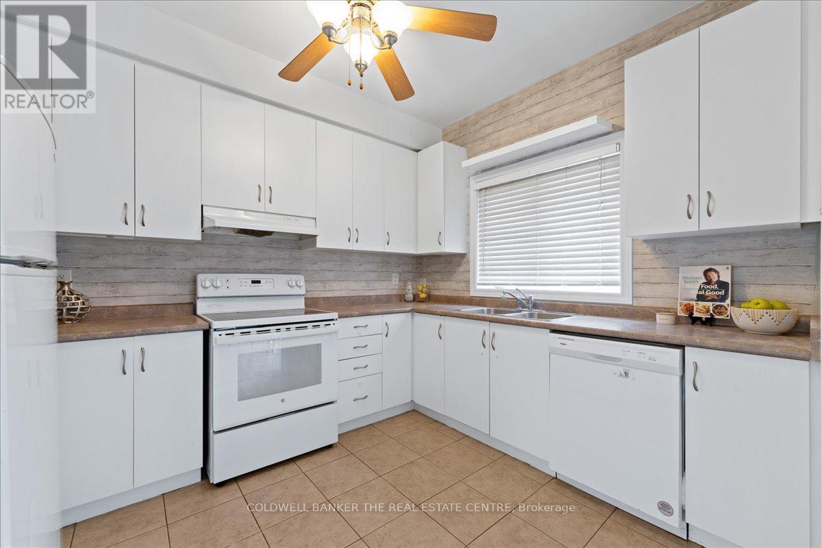 50 Pearcey Crescent, Barrie (Bayfield), Ontario  L4N 6R8 - Photo 7 - S12861492