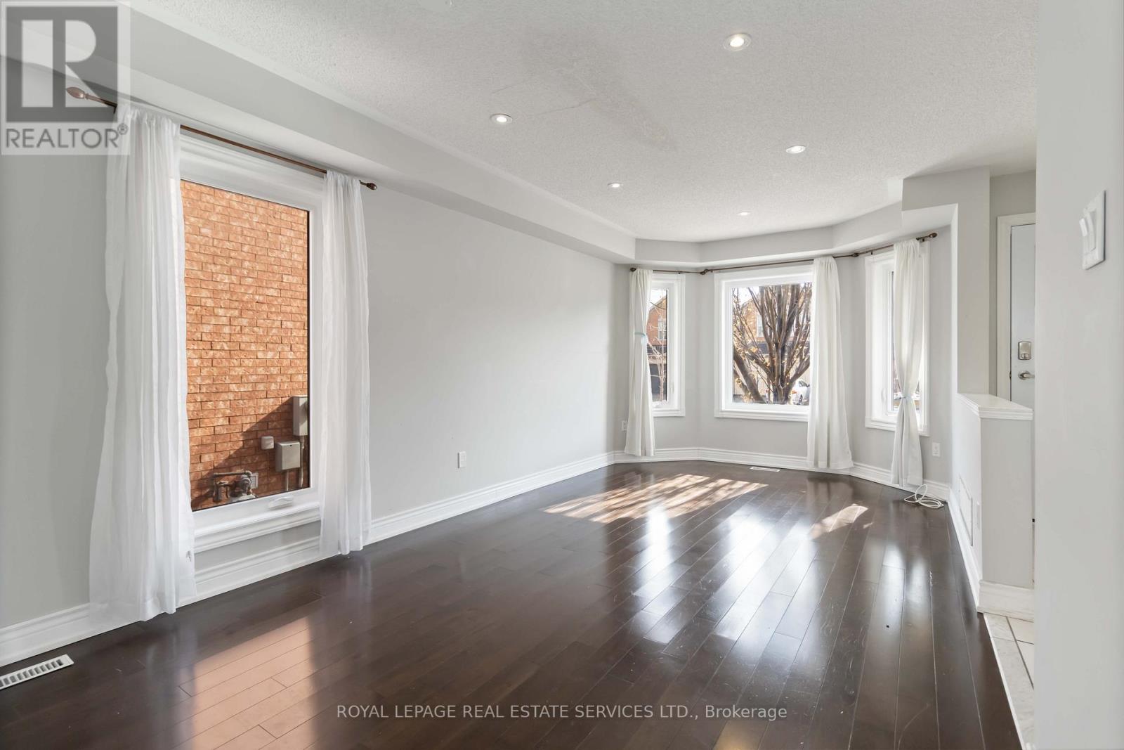 2400 Bankside Drive, Mississauga, Ontario  L5M 6E6 - Photo 4 - W12848450