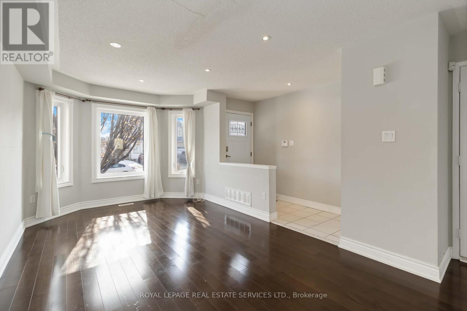 2400 Bankside Drive, Mississauga, Ontario  L5M 6E6 - Photo 3 - W12848450