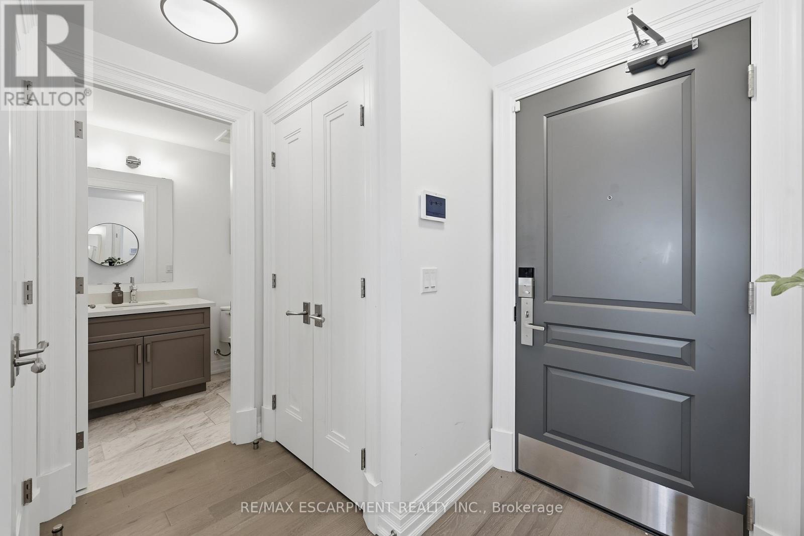 1102 - 2060 Lakeshore Road, Burlington, Ontario  L7R 0G2 - Photo 17 - W12854036