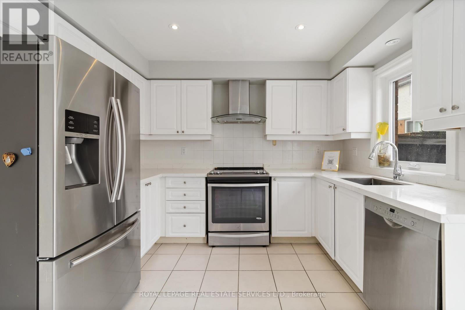 2400 Bankside Drive, Mississauga, Ontario  L5M 6E6 - Photo 11 - W12848450