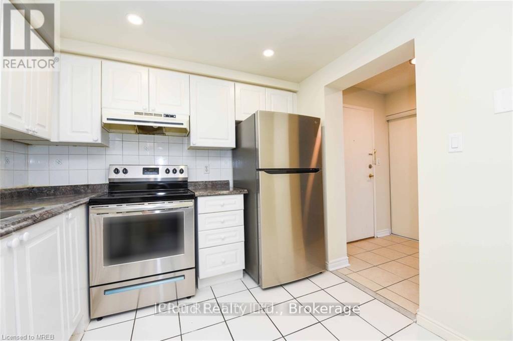 1706 - 135 Hillcrest Avenue, Mississauga (Cooksville), Ontario  L5B 4B1 - Photo 13 - W12858578