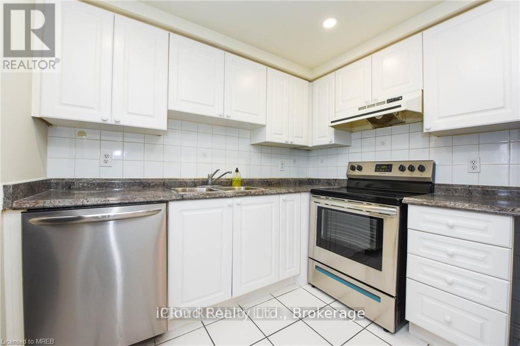 1706 - 135 Hillcrest Avenue, Mississauga (Cooksville), Ontario  L5B 4B1 - Photo 14 - W12858578