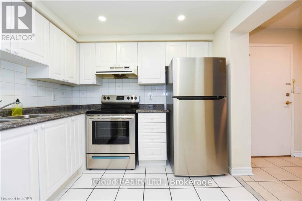 1706 - 135 Hillcrest Avenue, Mississauga (Cooksville), Ontario  L5B 4B1 - Photo 15 - W12858578