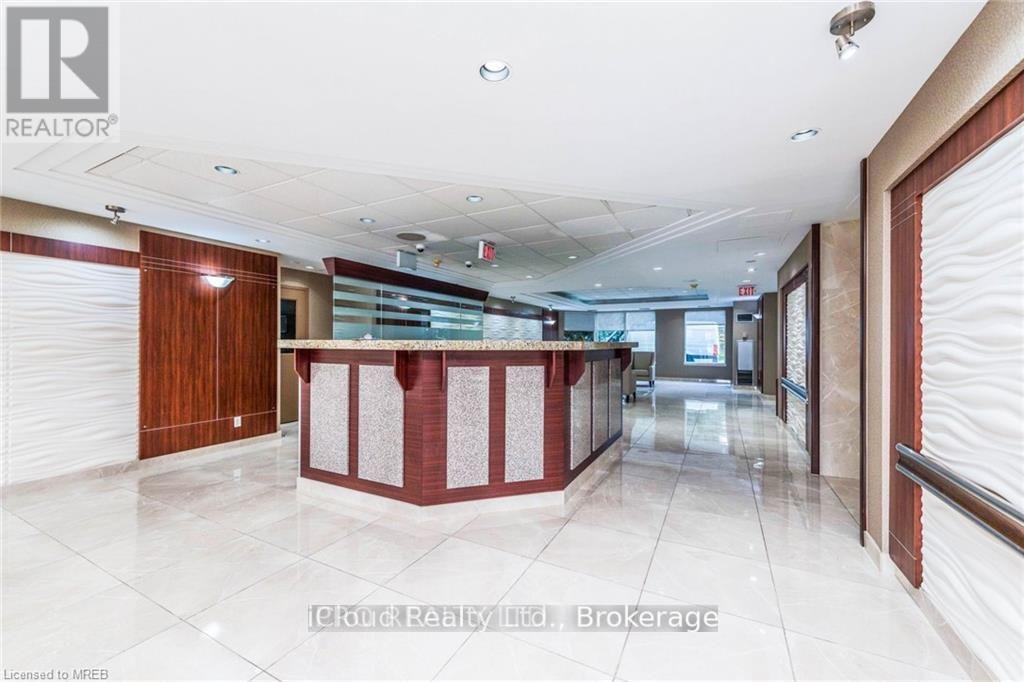 1706 - 135 Hillcrest Avenue, Mississauga (Cooksville), Ontario  L5B 4B1 - Photo 4 - W12858578