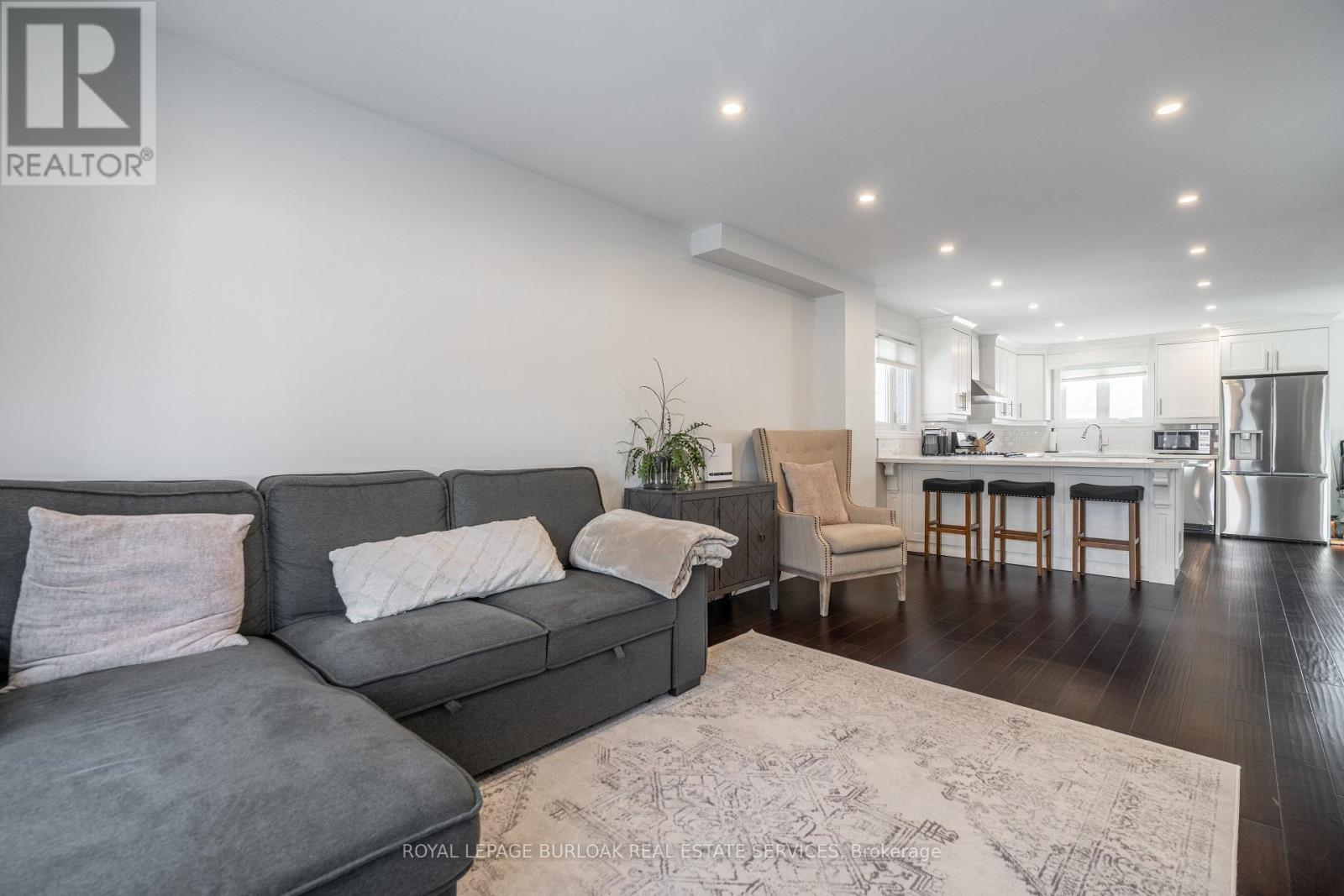 5042 Brady Avenue, Burlington (Appleby), Ontario  L7L 3X6 - Photo 5 - W12861420