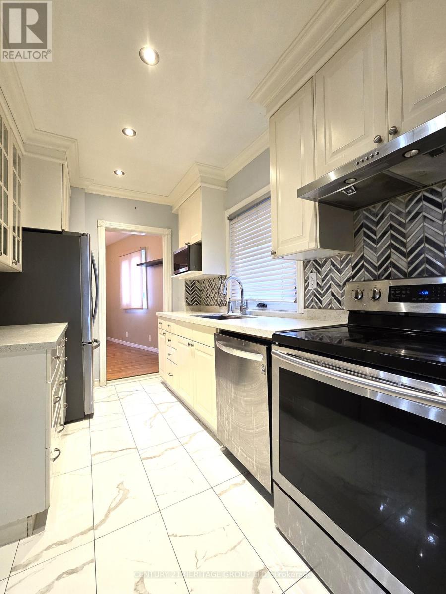 46 Mahoney Avenue, Toronto (Mount Dennis), Ontario  M6M 2H4 - Photo 10 - W12861440