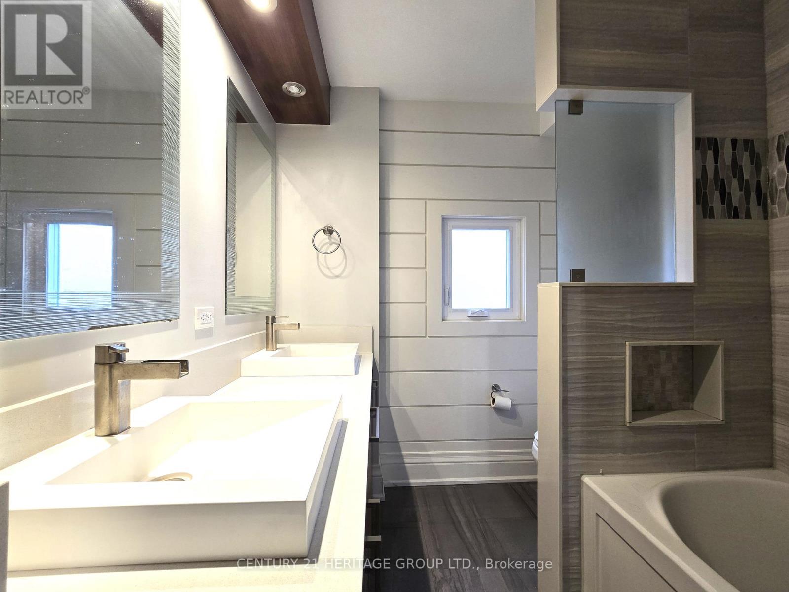 46 Mahoney Avenue, Toronto (Mount Dennis), Ontario  M6M 2H4 - Photo 22 - W12861440