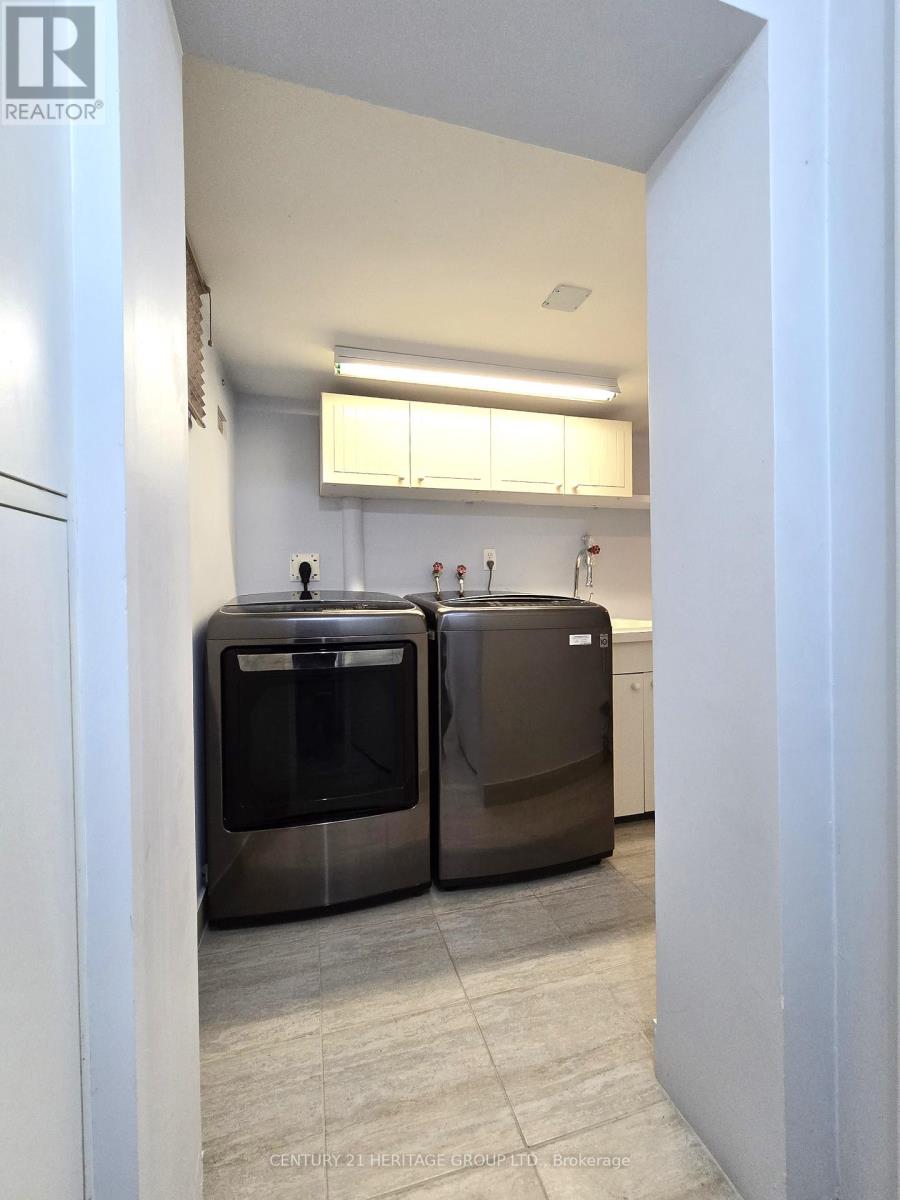 46 Mahoney Avenue, Toronto (Mount Dennis), Ontario  M6M 2H4 - Photo 4 - W12861440