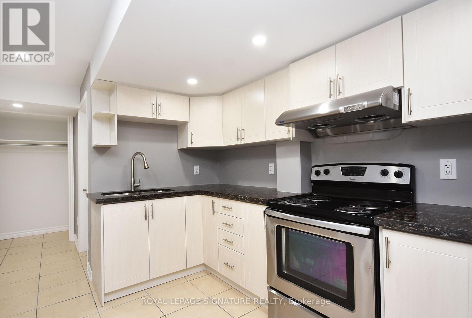 54 Palleschi Drive, Brampton (Bram East), Ontario  L6P 2R9 - Photo 12 - W12861486