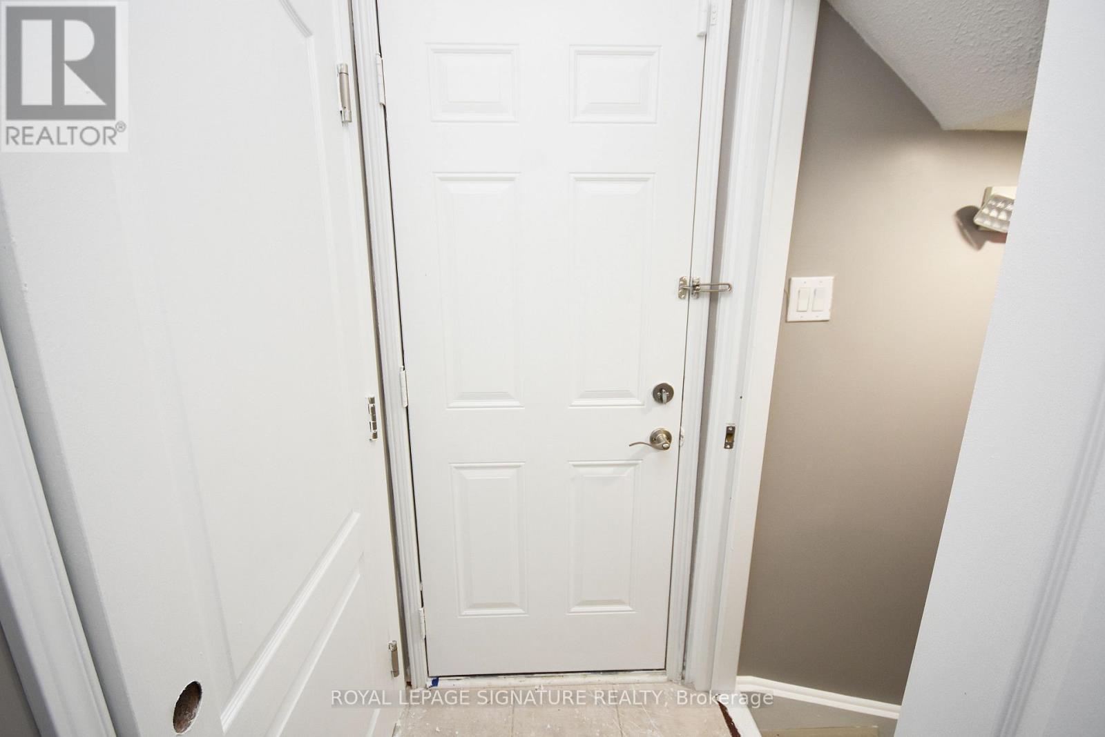 54 Palleschi Drive, Brampton (Bram East), Ontario  L6P 2R9 - Photo 4 - W12861486