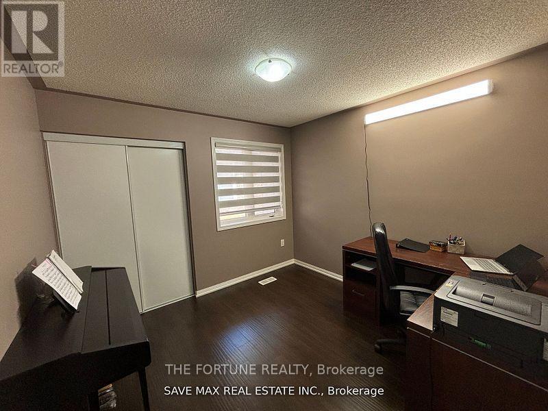 66 Seascape(Upper) Crescent, Brampton (Bram East), Ontario  L6P 3C5 - Photo 5 - W12861576