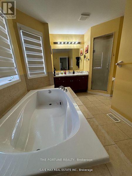 66 Seascape(Upper) Crescent, Brampton (Bram East), Ontario  L6P 3C5 - Photo 6 - W12861576