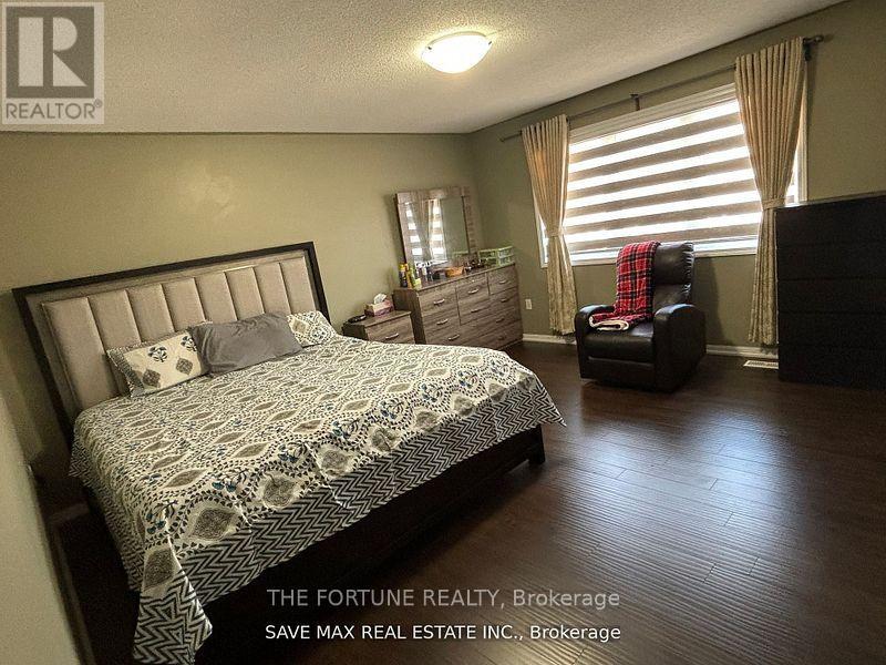 66 Seascape(Upper) Crescent, Brampton (Bram East), Ontario  L6P 3C5 - Photo 7 - W12861576