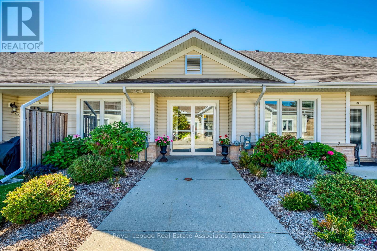 221 - 760 Woodhill Drive, Centre Wellington, Ontario  N1M 3W5 - Photo 17 - X12759276