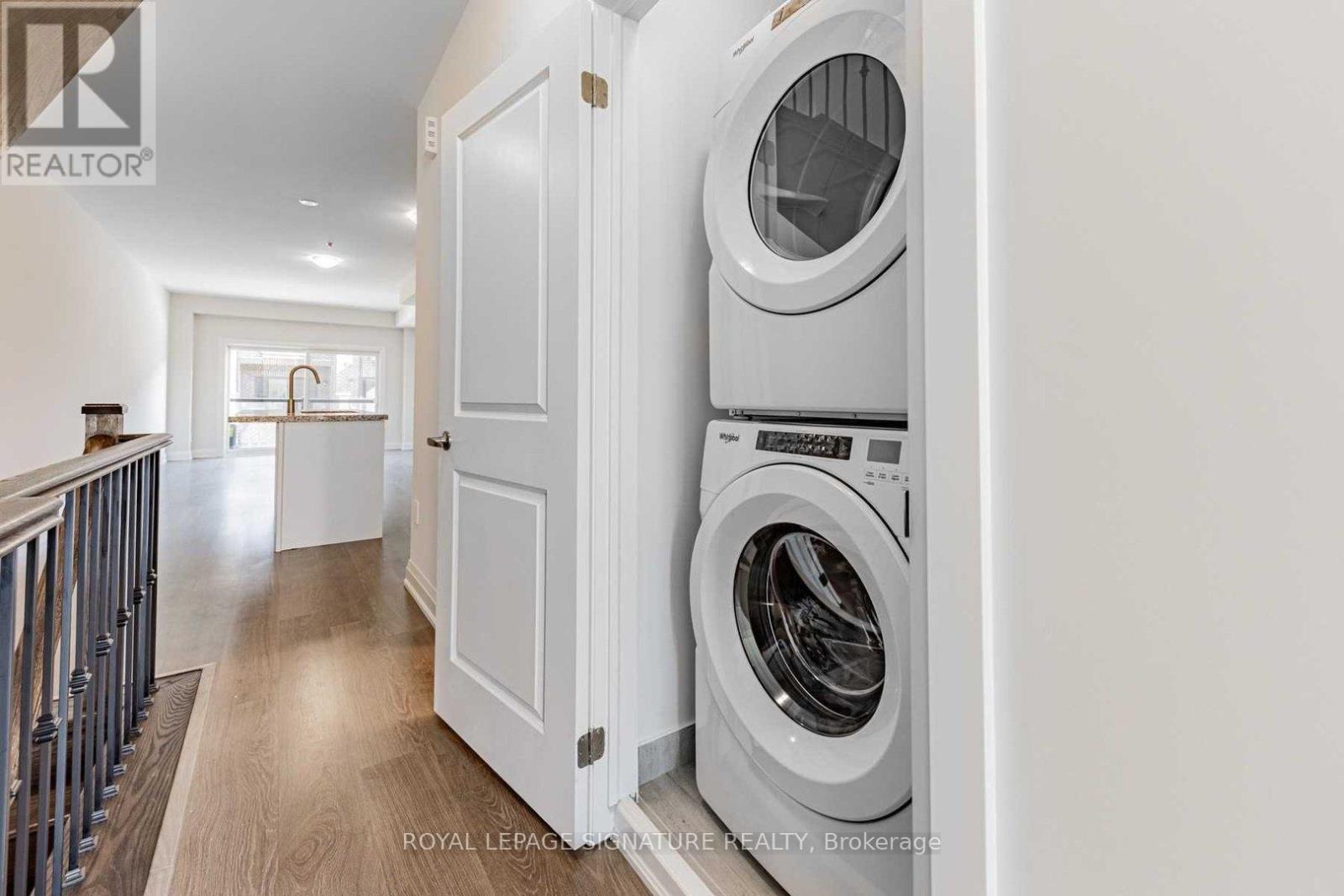 Upper - 61 Creekbank Road, Toronto (Rustic), Ontario  M6L 0A3 - Photo 10 - W12861644