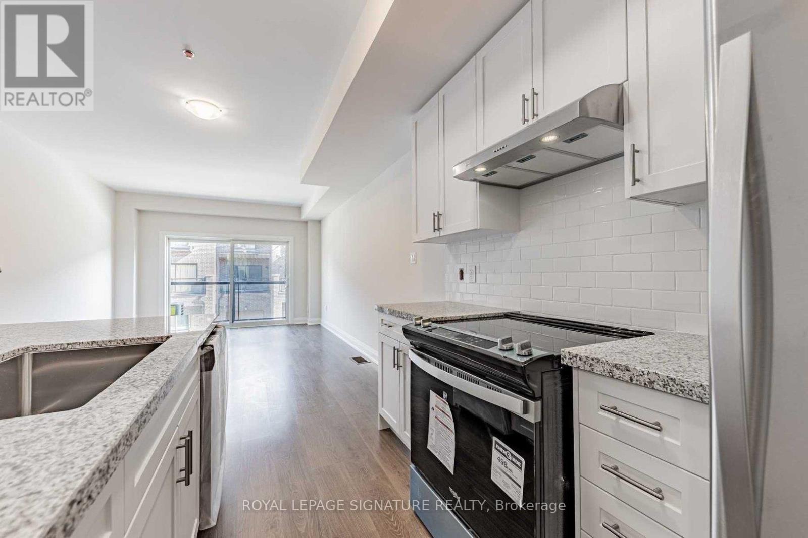 Upper - 61 Creekbank Road, Toronto (Rustic), Ontario  M6L 0A3 - Photo 4 - W12861644