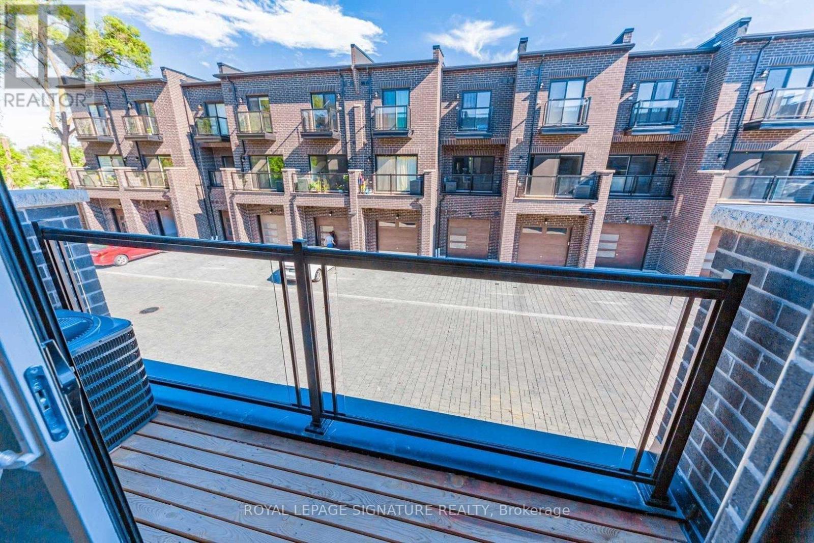 Upper - 61 Creekbank Road, Toronto (Rustic), Ontario  M6L 0A3 - Photo 9 - W12861644