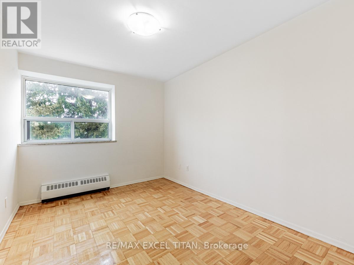 514 - 1524 Lawrence Avenue W, Toronto (Maple Leaf), Ontario  M6L 1B7 - Photo 12 - W12861646