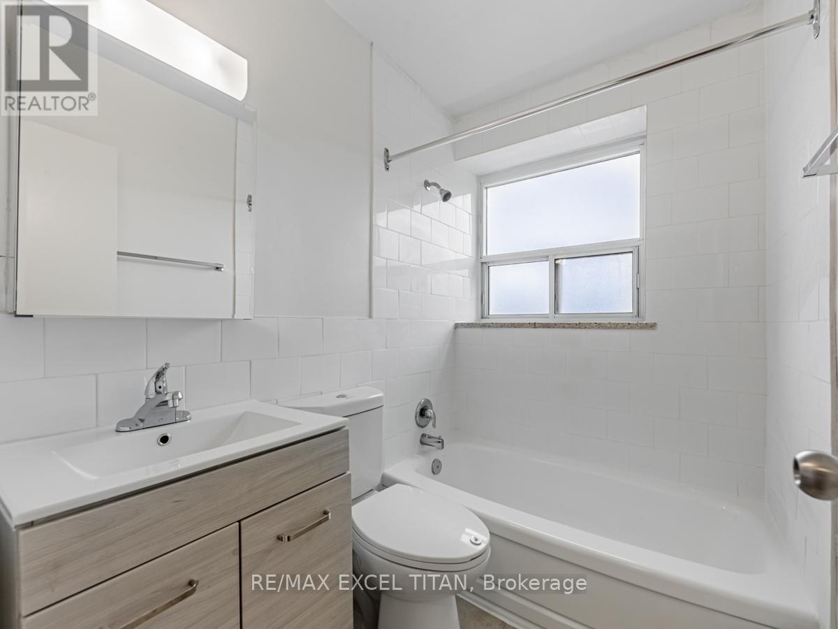 514 - 1524 Lawrence Avenue W, Toronto (Maple Leaf), Ontario  M6L 1B7 - Photo 15 - W12861646