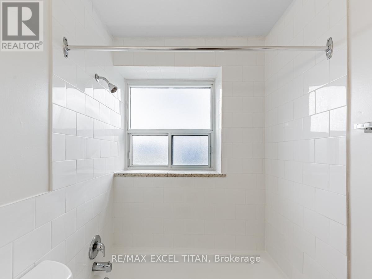 514 - 1524 Lawrence Avenue W, Toronto (Maple Leaf), Ontario  M6L 1B7 - Photo 16 - W12861646