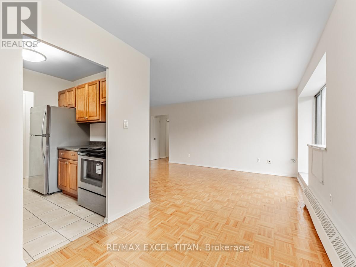 514 - 1524 Lawrence Avenue W, Toronto (Maple Leaf), Ontario  M6L 1B7 - Photo 6 - W12861646