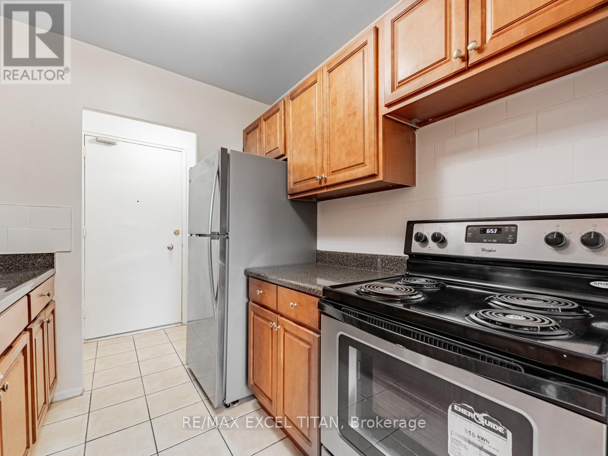 514 - 1524 Lawrence Avenue W, Toronto (Maple Leaf), Ontario  M6L 1B7 - Photo 7 - W12861646