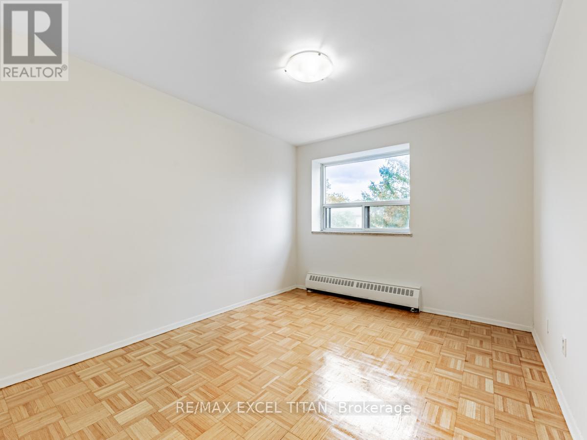 514 - 1524 Lawrence Avenue W, Toronto (Maple Leaf), Ontario  M6L 1B7 - Photo 9 - W12861646