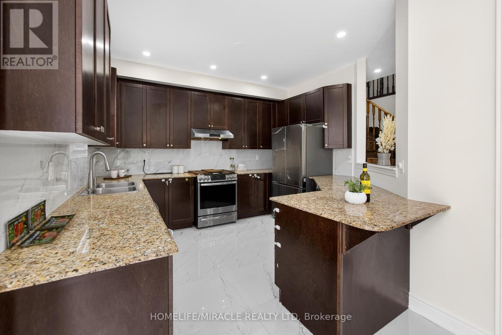 9 Baby Pointe Trail, Brampton (Northwest Brampton), Ontario  L7A 0W1 - Photo 16 - W12861714