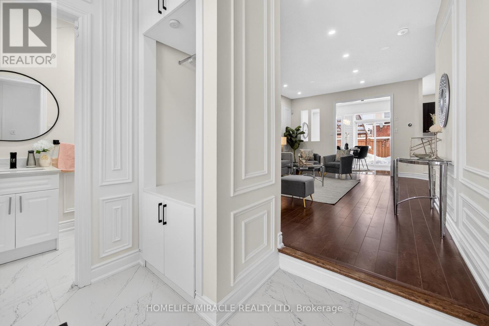 9 Baby Pointe Trail, Brampton (Northwest Brampton), Ontario  L7A 0W1 - Photo 5 - W12861714